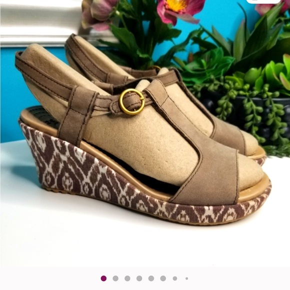Crocs Brown Ikat Wedges - Picture 1 of 4